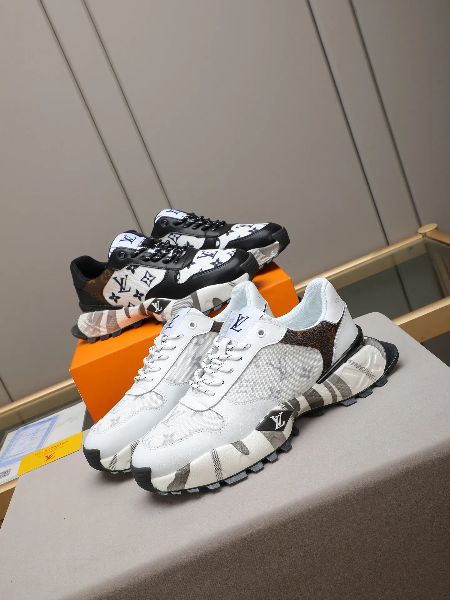 Men's shoes 💰440 [LV] Casual sports shoes, breathable and comfortable, easy to walk, a versatile style for trendy men, Versace special materials and calfskin ➕ breathable mesh lining ➕ popular printed outsole, sports and running style, super comfortable. Code number 38-44 (45 customized)